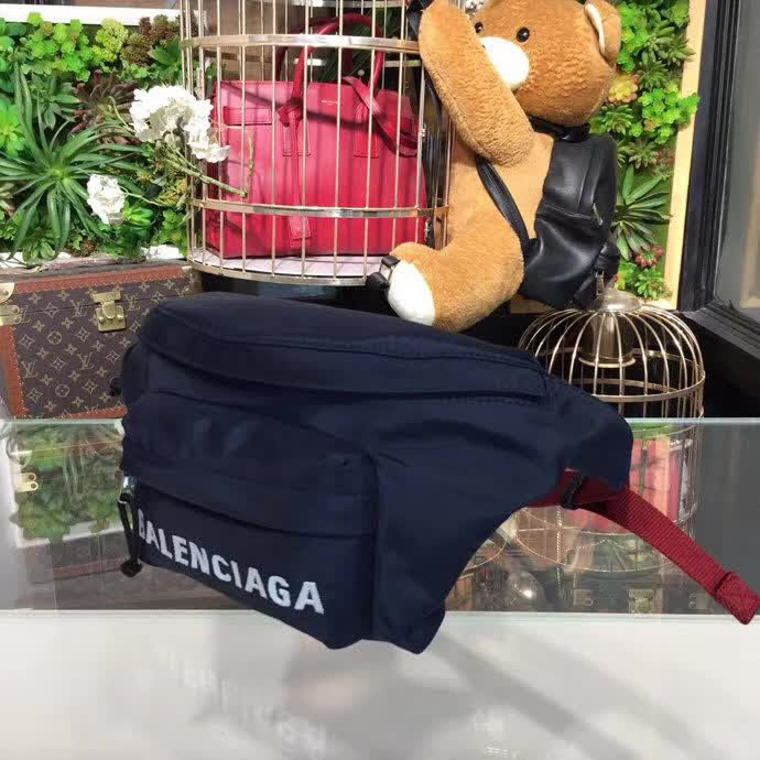 BALENCIAG巴黎世家 專櫃同步更新 帆布胸包腰包 簡約兩用包  BL1256